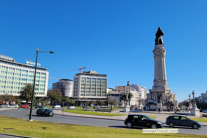 A round square and a tall statue of Marquis de Pombal